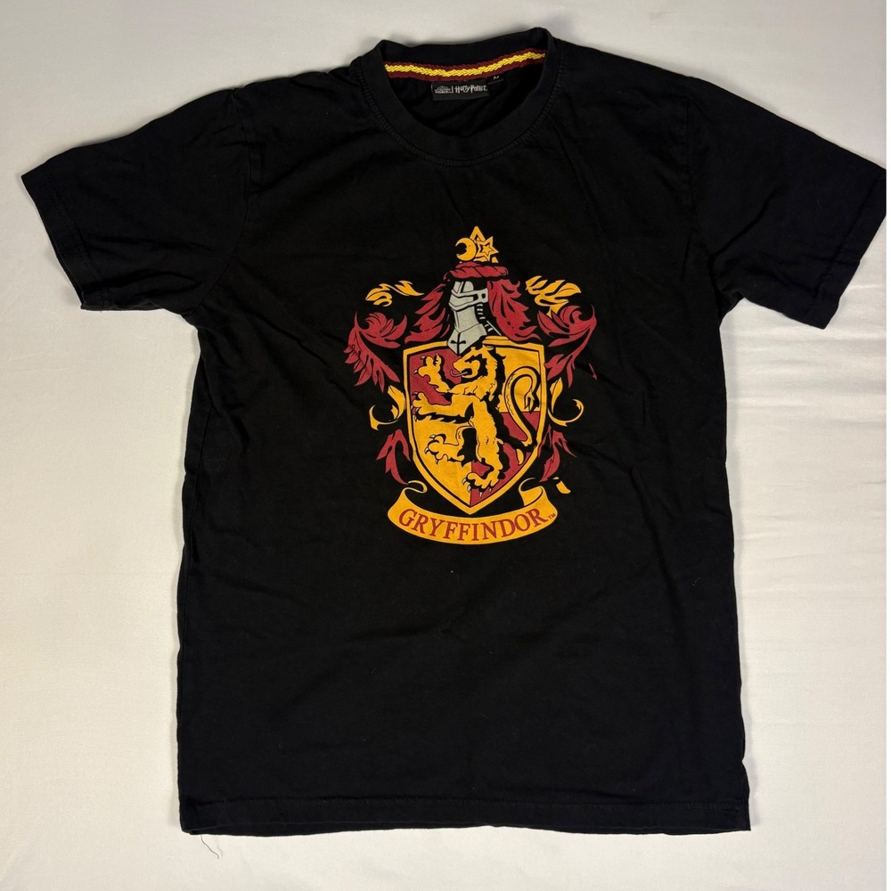 Harry Potter Wizarding World Gryffindor Crest Graphic T-Shirt Black Mens Medium